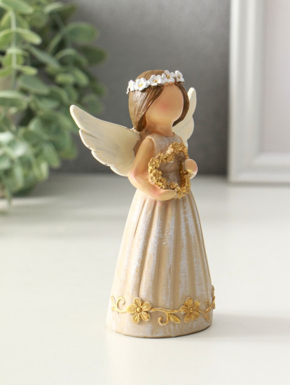 Фигурка «Девочка-ангел с венком-сердце»