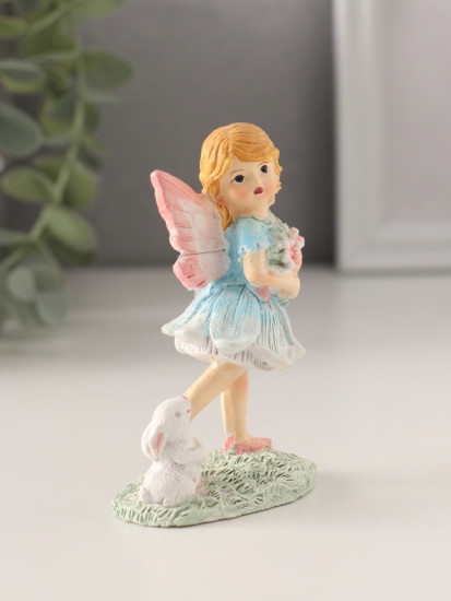 Фигурка «Девочка-фея с кроликом, охапкой цветов»