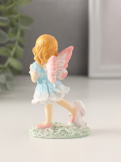 Фигурка «Девочка-фея с кроликом, охапкой цветов»