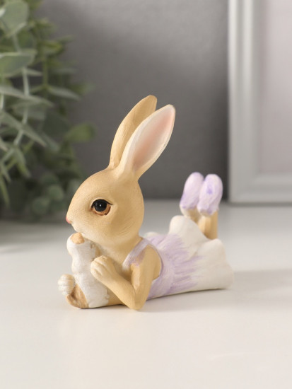 Фигурка «Зайка в сиреневом сарафане с щеночком»