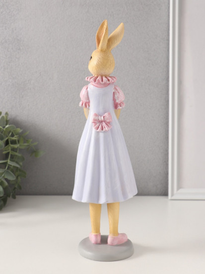 Фигурка «Зайка в сиреневом сарафане, с корзинкой цветов»
