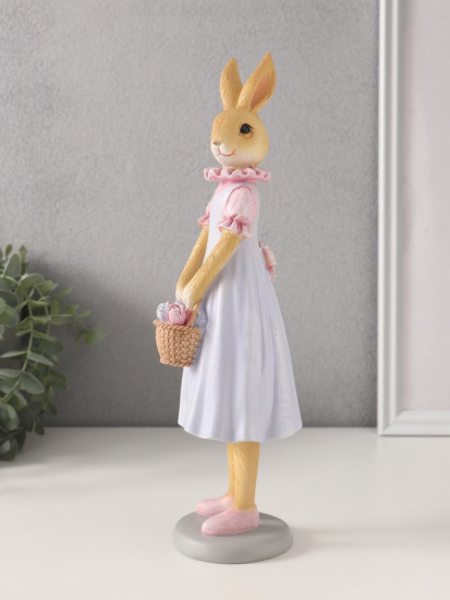 Фигурка «Зайка в сиреневом сарафане, с корзинкой цветов»