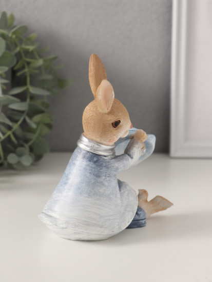 Фигурка «Зайка в шляпке и дождевике: с птичкой»