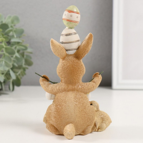 Фигурка «Зайка с пасхальными яичками и птенцами»