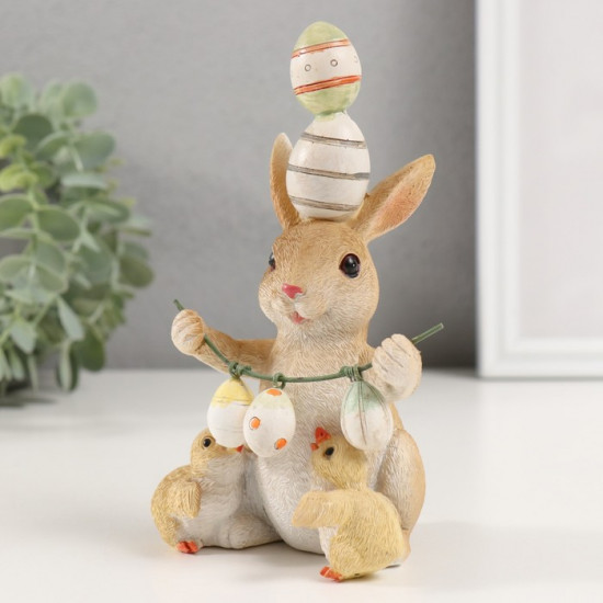 Фигурка «Зайка с пасхальными яичками и птенцами»