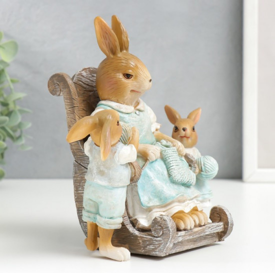 Фигурка «Зайка-бабуля с внучатами»