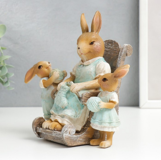 Фигурка «Зайка-бабуля с внучатами»