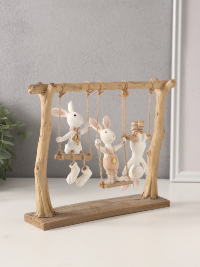 Фигурка «Зайчата: три друга на качелях»