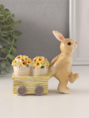 Фигурка «Зайчик везёт цветочные горшки на тележке» - Фото 1