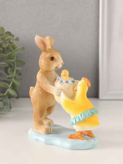 Фигурка «Зайчик и курочка с цыплёнком в скорлупе»