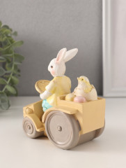 Фигурка «Заяц-тракторист с цыплёнком и яичками в кузове» - Фото 2