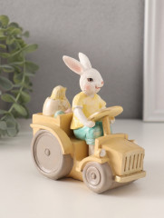 Фигурка «Заяц-тракторист с цыплёнком и яичками в кузове» - Фото 4