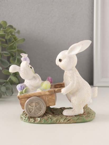 Фигурка «Кролик везет крольчонка в тележке с незабудками»