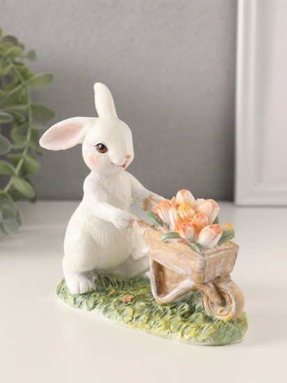 Фигурка «Кролик везет тележку с тюльпанами»