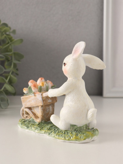 Фигурка «Кролик везет тележку с тюльпанами»