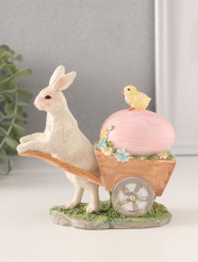 Фигурка «Кролик везёт тележку с цыплёнком и пасхальным яйцом» - Фото 1