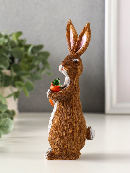 Фигурка «Кролик с морковью»