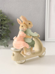 Фигурка «Кролики: катание на мопеде» - Фото 1