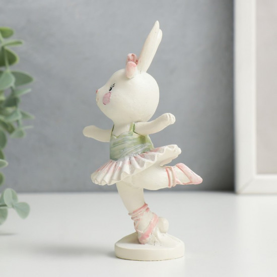 Фигурка «Маленькая зайка-балерина репетиция»