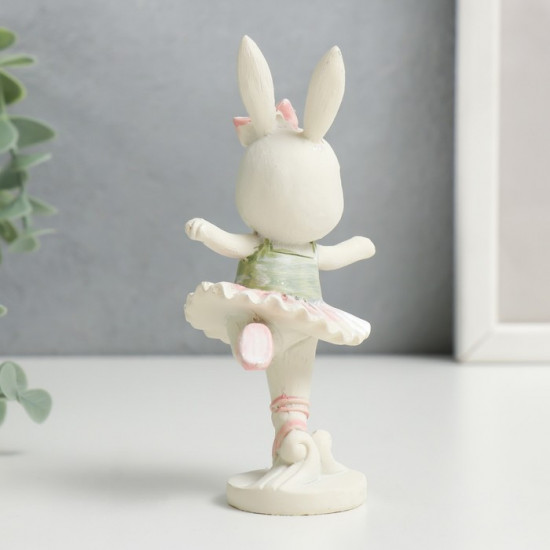 Фигурка «Маленькая зайка-балерина репетиция»