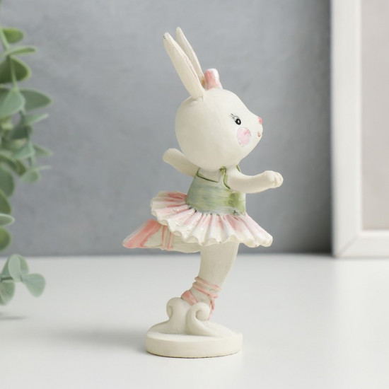 Фигурка «Маленькая зайка-балерина репетиция»