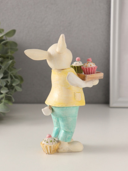 Фигурка «Нарядный кролик с кексами на подносе»