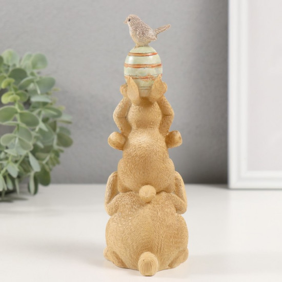 Фигурка «Пирамидка: Зайчики с пасхальным яичком и птичкой»