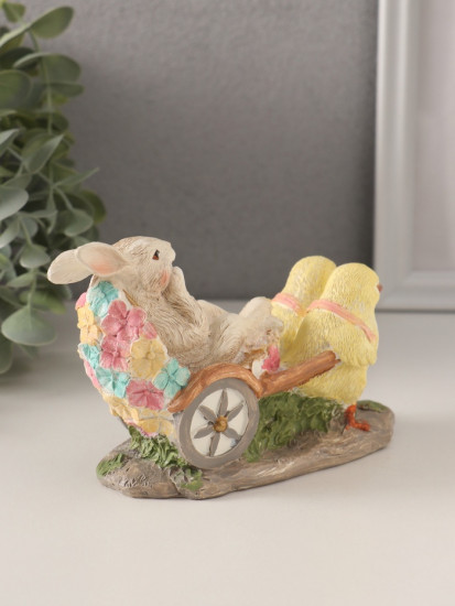 Фигурка «Цыплята везут кролика в колеснице»