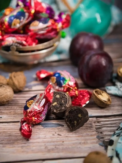 Конфеты «Чернослив шоколадный с грецким орехом»