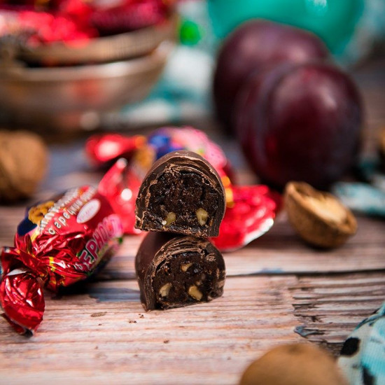 Конфеты «Чернослив шоколадный с грецким орехом»