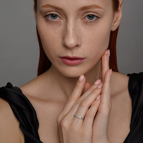 Кольцо из серебра с фианитами