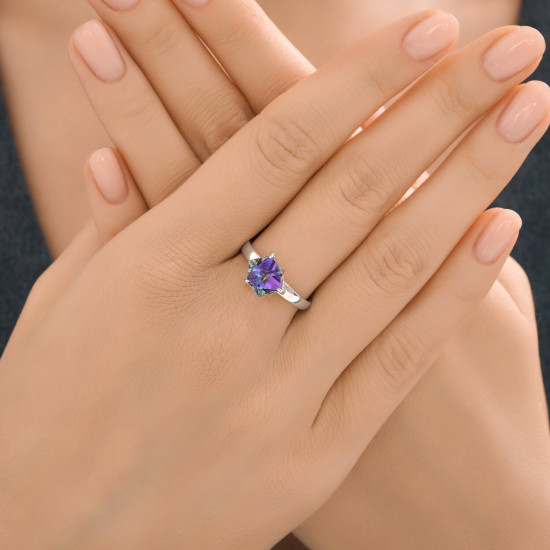 Кольцо из серебра с кристаллом