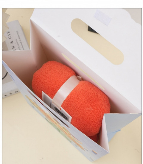 Подарочный картонный пакет с 3D-эффектом «Масляная живопись»