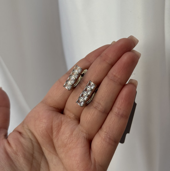 Серьги из серебра с циркониями