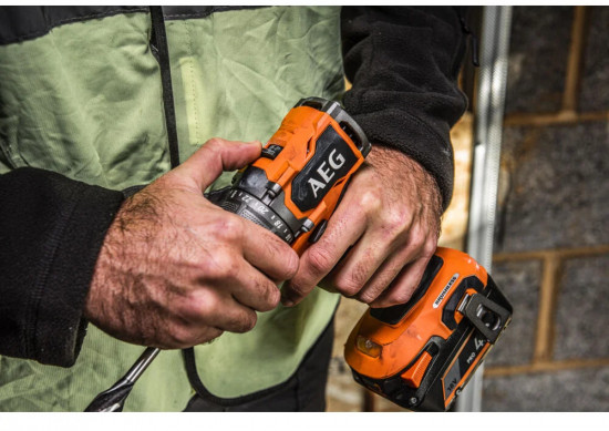 Дрель-шуруповерт BS18SBL2-202C