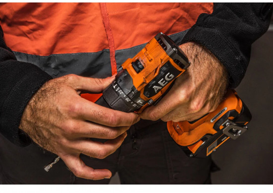 Дрель-шуруповерт BS18SBL2-202C