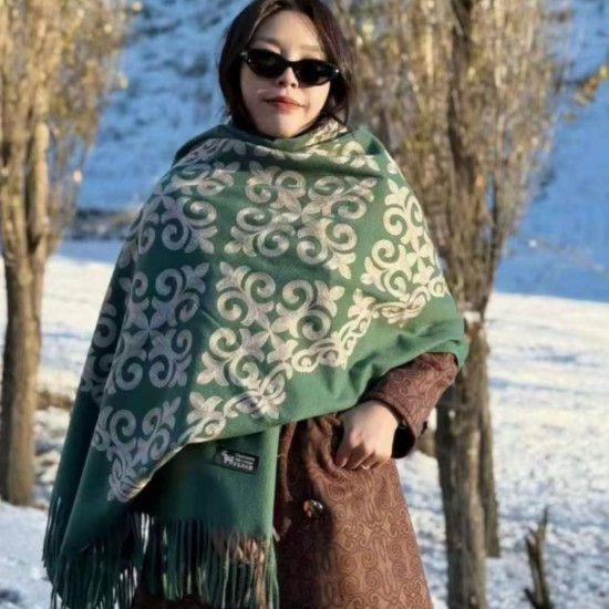 Палантин женский в национальном стиле