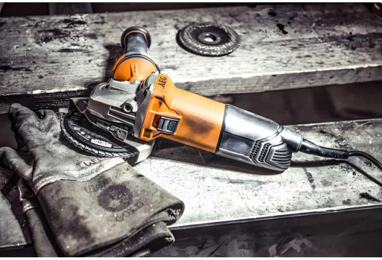 Угловая шлифовальная машина WS12-125S