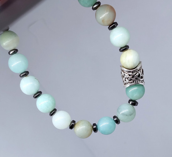 Браслет из натурального камня амазанит с гематитовыми бусинами