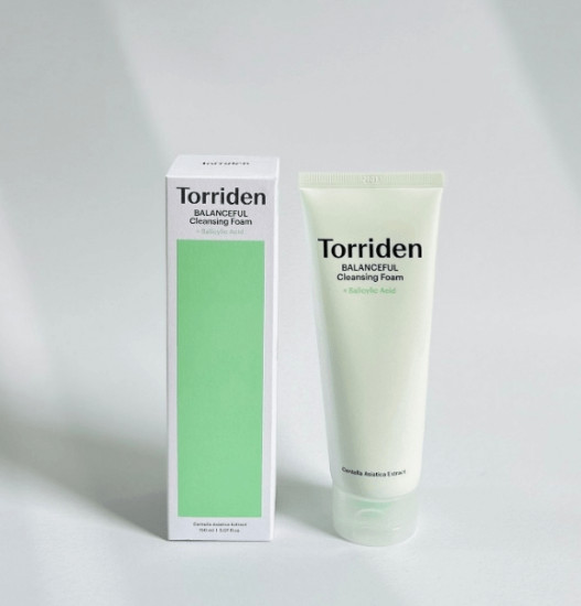 Успокаивающая слабокислотная пенка для глубокого и бережного очищения «Balanceful Cleansing Foam»