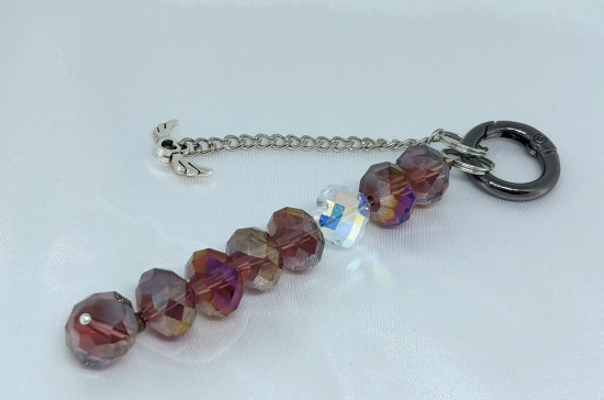 Брелок для ключей из стеклянных бусин с подвеской