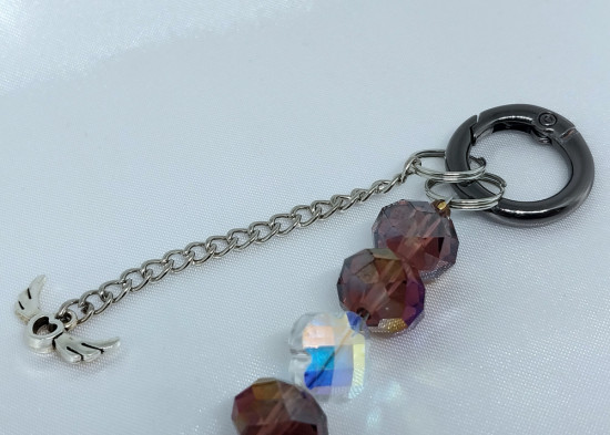 Брелок для ключей из стеклянных бусин с подвеской