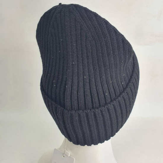 Шапка-лопатка женская со значком, стразами, мини-пайетки. Одинарная вязка, без подклада