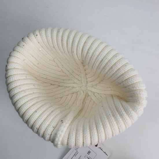 Шапка-лопатка женская со значком, стразами, мини-пайетки. Одинарная вязка, без подклада