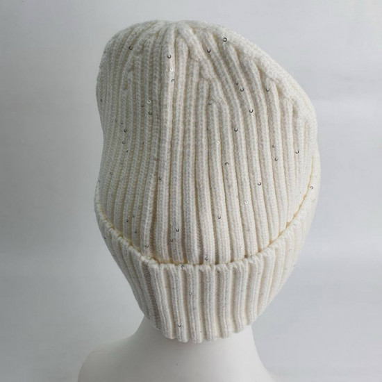 Шапка-лопатка женская со значком, стразами, мини-пайетки. Одинарная вязка, без подклада