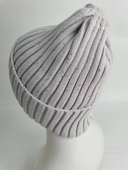 Шапка-лопатка женская со значком, стразами, мини-пайетки. Одинарная вязка, без подклада