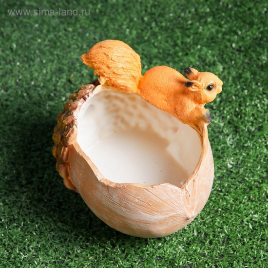 Фигурное кашпо «Желудь с белкой»