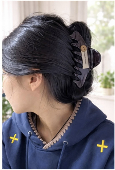 Заколка-краб для волос с пуговкой