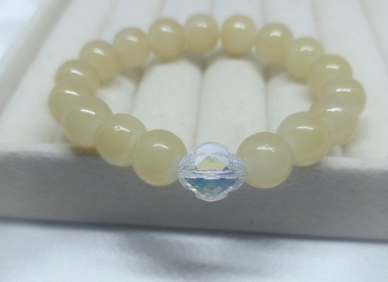 Браслет из стеклянных желтых бусин для девочек