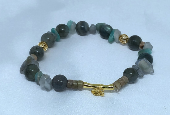 Женский браслет из натурального камня